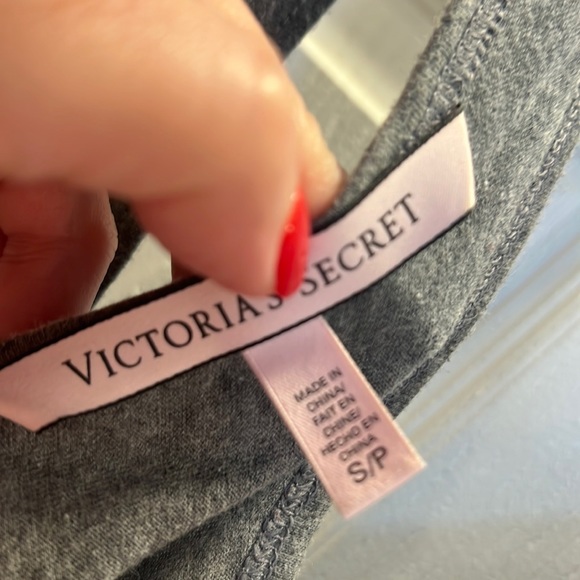 Victoria Secret Tank that Cross Crosses In the Back - Picture 4 of 8